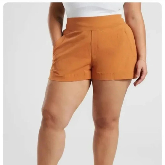 Athleta Trekkie North Short Orange Size 20